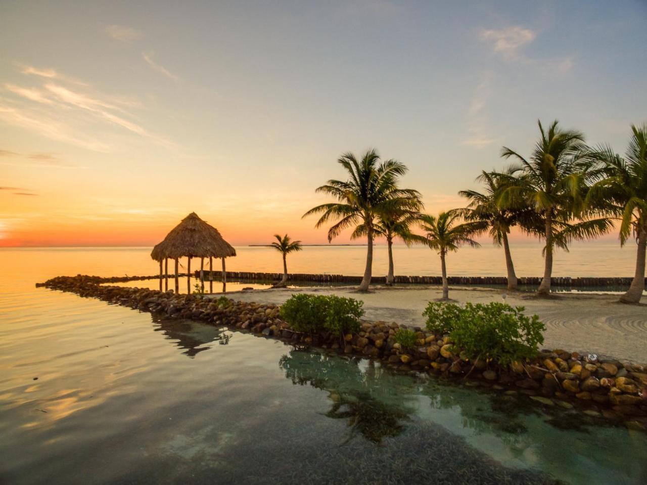 Royal Belize Hotel Thatch Caye Buitenkant foto