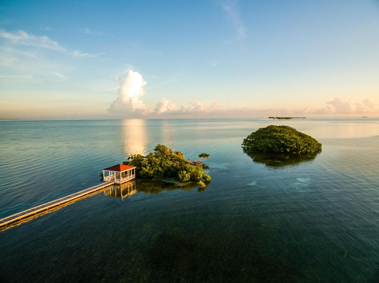 Royal Belize Hotel Thatch Caye Buitenkant foto