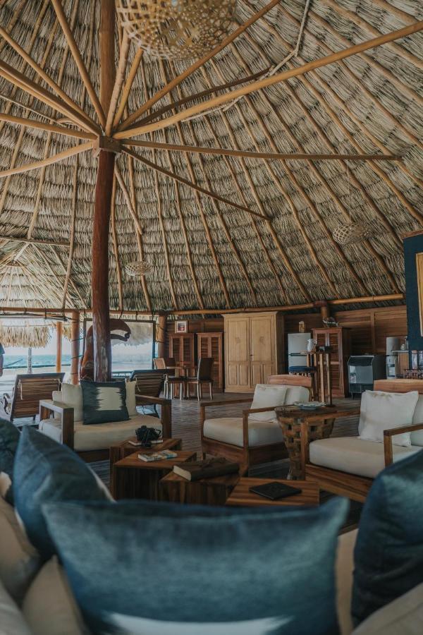 Royal Belize Hotel Thatch Caye Buitenkant foto