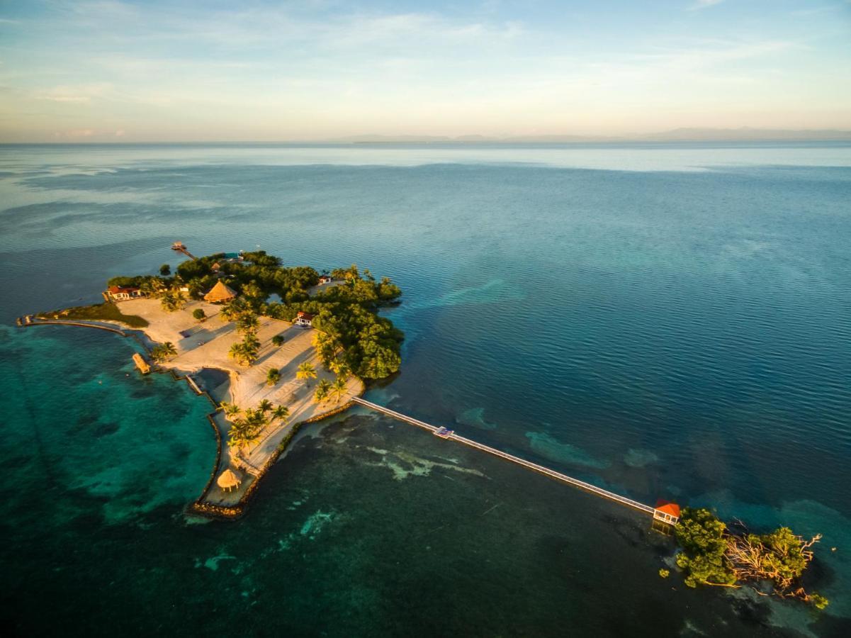Royal Belize Hotel Thatch Caye Buitenkant foto