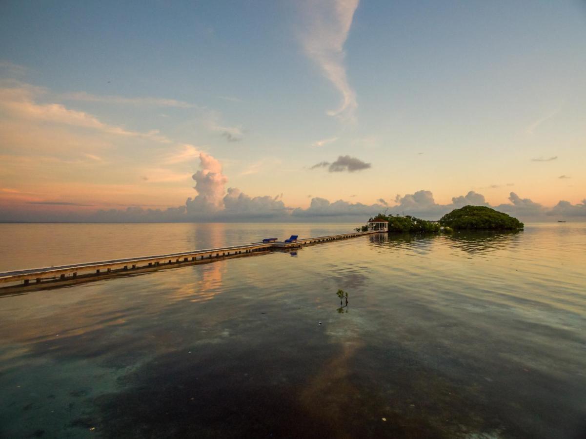 Royal Belize Hotel Thatch Caye Buitenkant foto